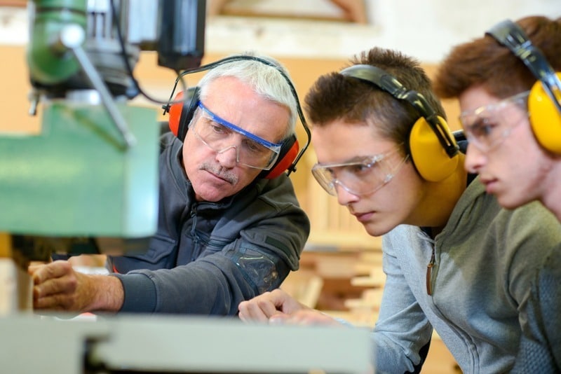 Sicherheitsunterweisung in einem Industriebetrieb Sicherheitsunterweisung in einem Industriebetrieb